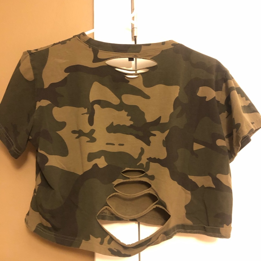 Camo cropped cutout tee